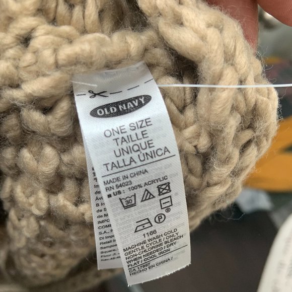 Old Navy Chunky-Knit Infinity Scarf- Beige - Picture 2 of 3